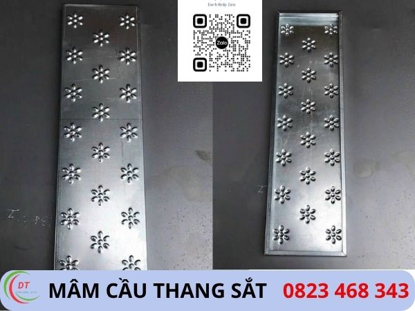 mẫu mâm cầu thang sắt dập hoa đào